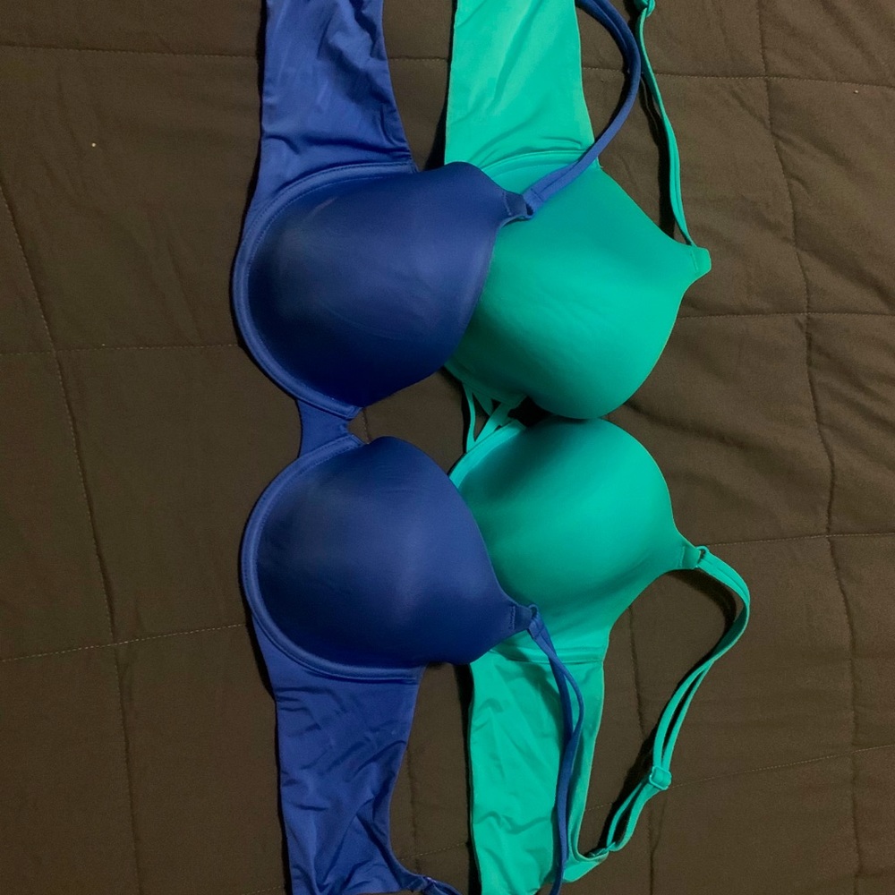 2x Victoria Secrets 34D Bras